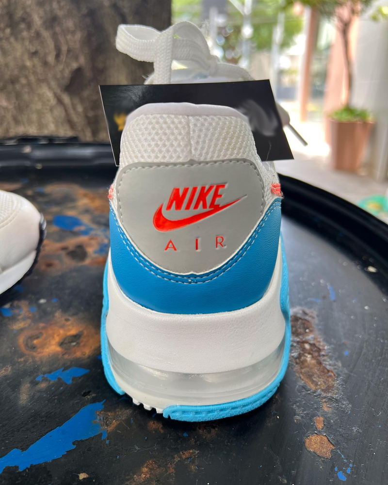 Tênis Nike Air Max Excee - Branco/Azul/Laranja