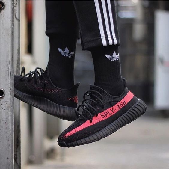 Tênis Adidas Yeezy Boost 350 V2 'Core Red'