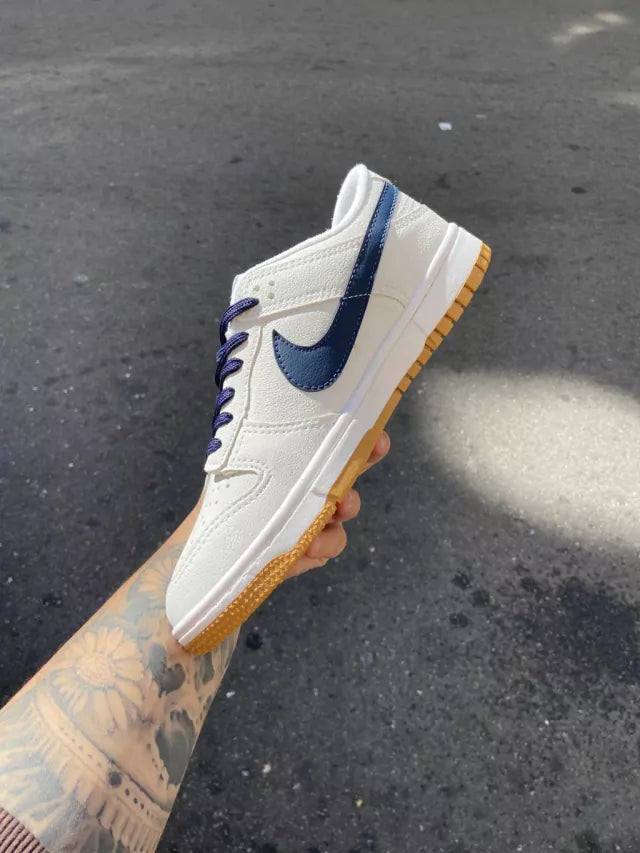 Tênis Nike Dunk Low - Branco e Azul