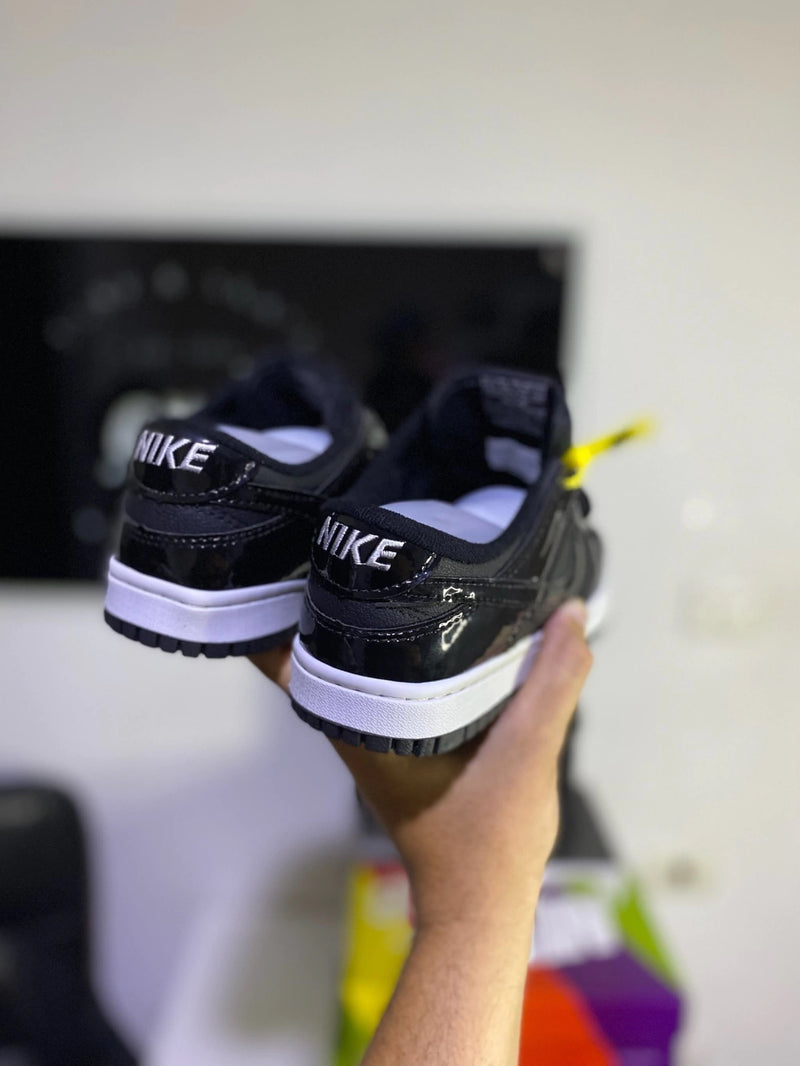 Tênis Nike Dunk SB - Preto e Branco Envernizado